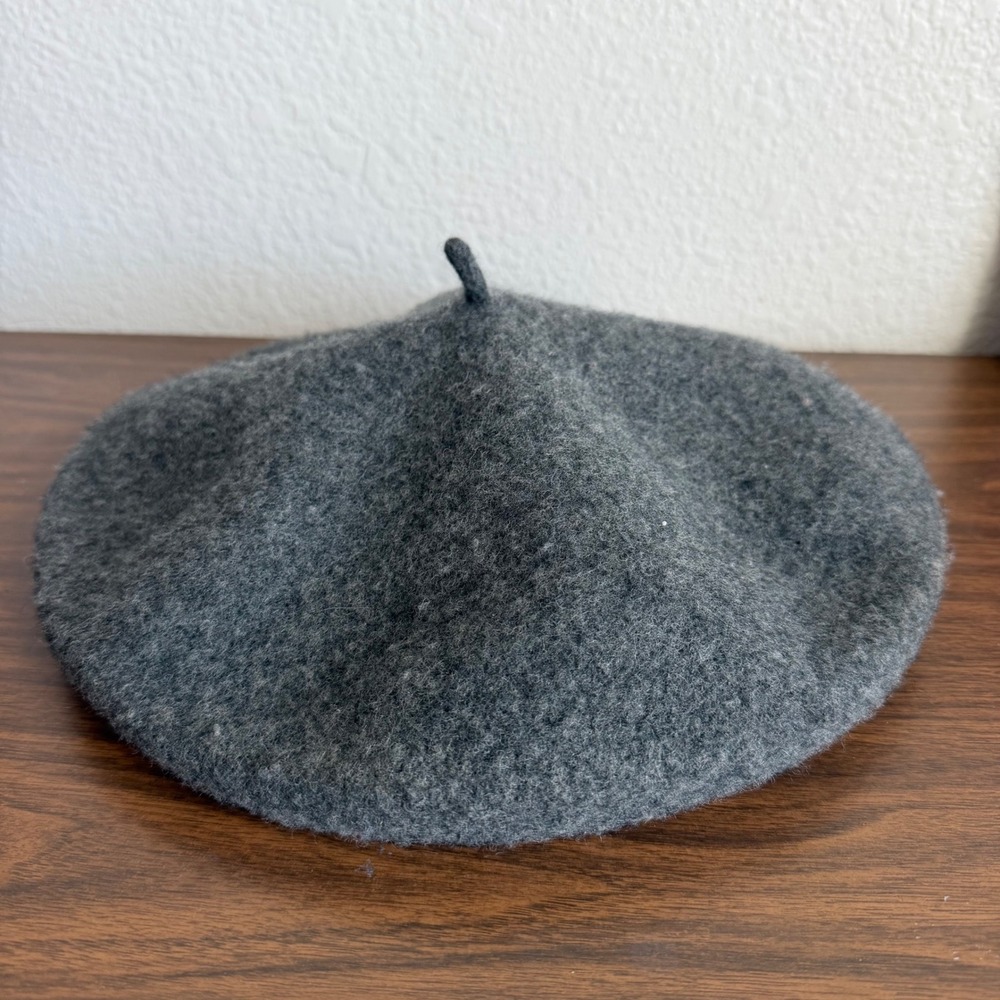 Vintage Aris 100% Lambswool Gray Beret Winter Hat Cap Preppy